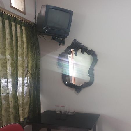 Hotel Oyo Life 2090 Ratna Backpacker Syariah Probolinggo Exterior foto