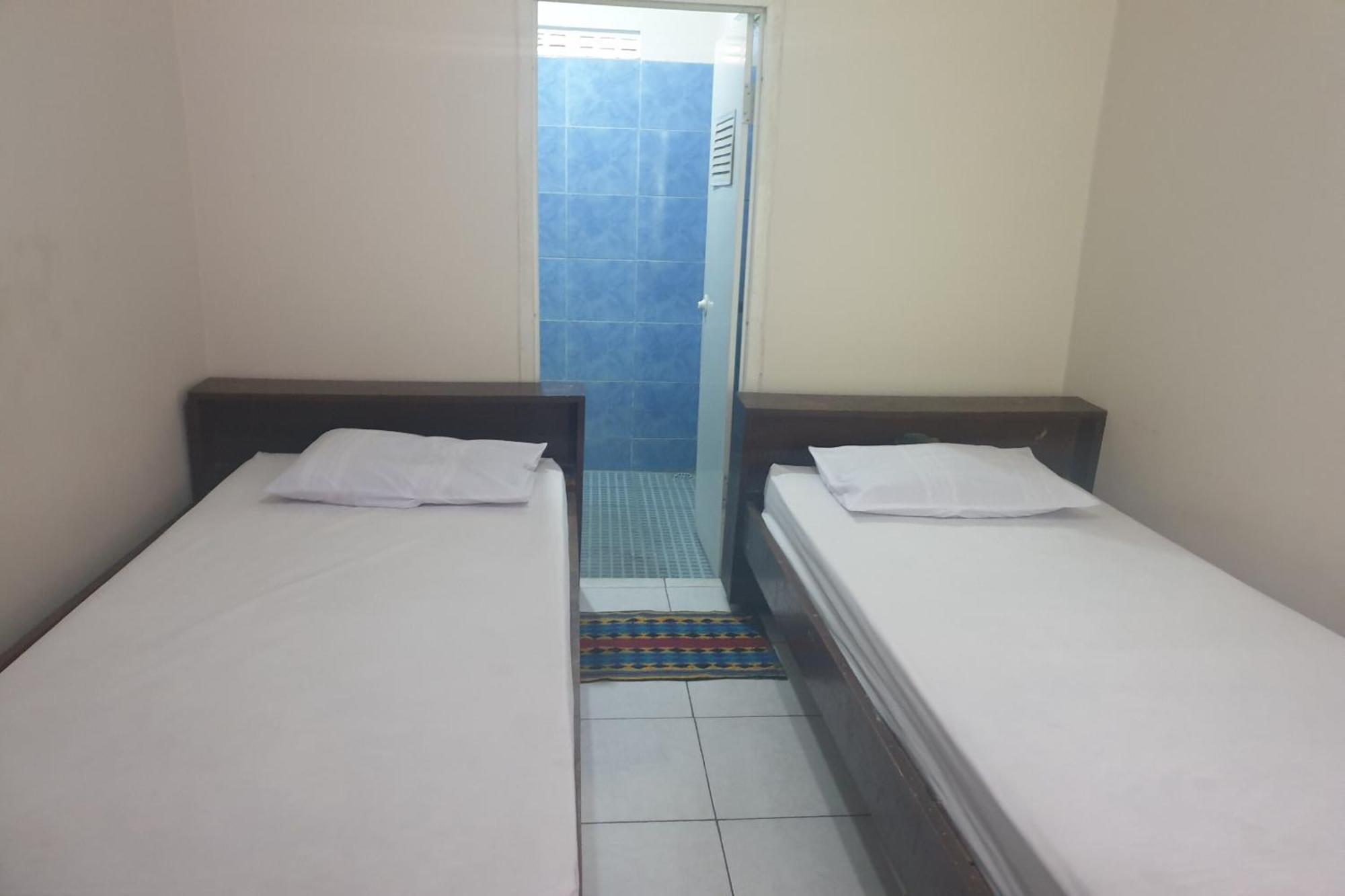 Hotel Oyo Life 2090 Ratna Backpacker Syariah Probolinggo Exterior foto